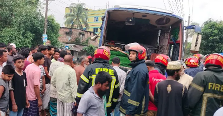 সড়ক দুর্ঘটনার পরের অবস্থা